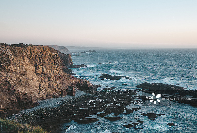 葡萄牙阿尔热祖尔的晴空海景图片素材