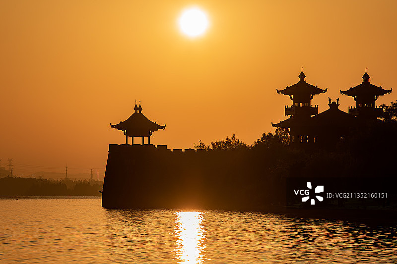 武汉市东湖风景区楚天台楚城朝霞日出图片素材