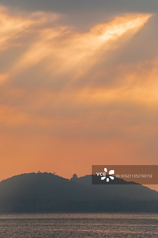 武汉市东湖风景区楚天台楚城朝霞日出图片素材