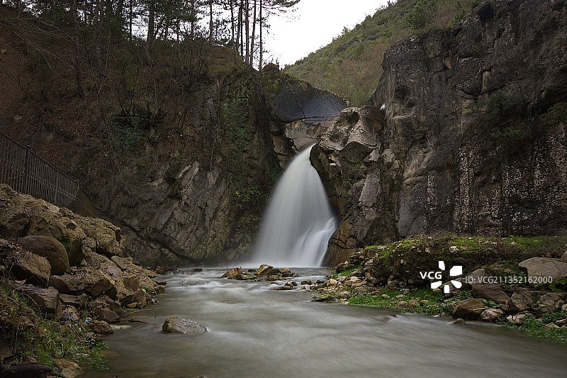 土耳其宗古尔达克代夫雷克森林瀑布风景图片素材