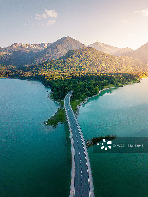 德国伦格里斯河上桥梁的鸟瞰图图片素材