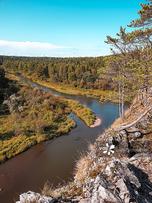 俄罗斯巴日科沃秋季湖泊天空景色图片素材