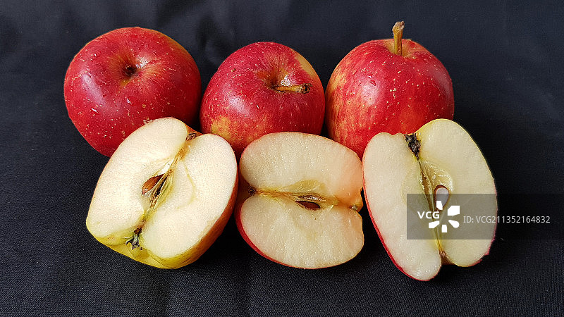 桌上的苹果特写，印度尼西亚玛琅图片素材