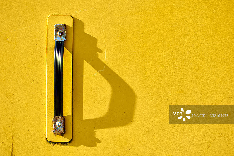 伦敦黄色墙壁黄色把手特写图片素材