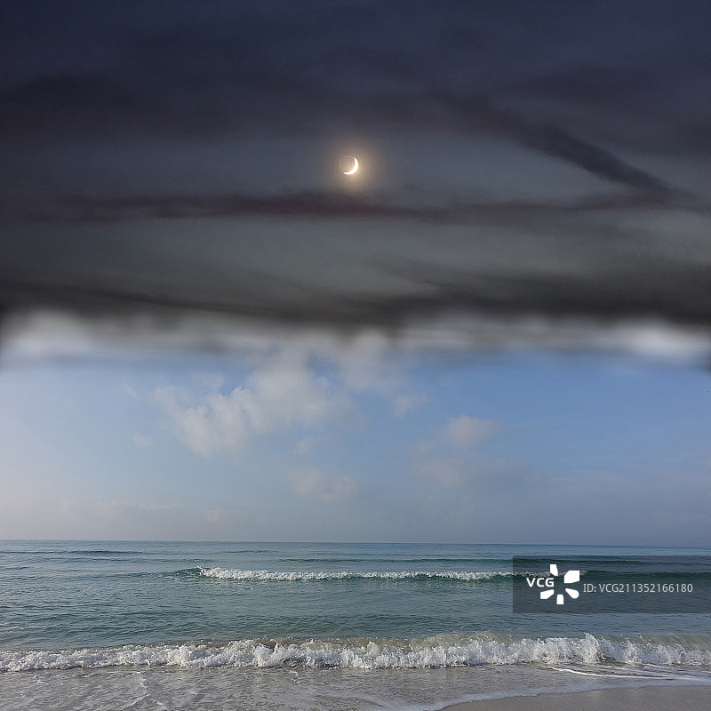 夜晚天空衬托下的海景图片素材