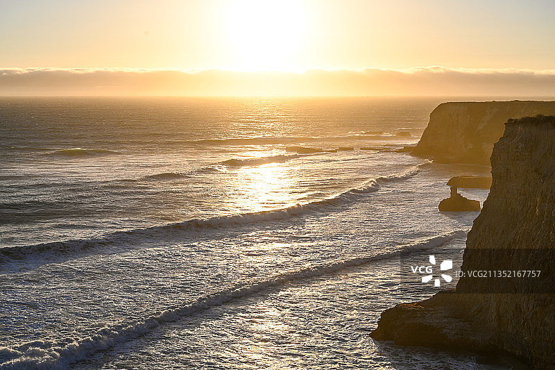 美国加利福尼亚州达文波特日落时分的海景图片素材