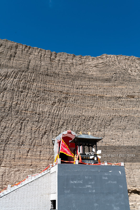 中国青海省青藏公路昆仑山无极龙凤宫图片素材