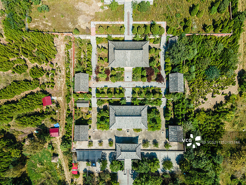 航拍山东新泰朝阳洞图片素材