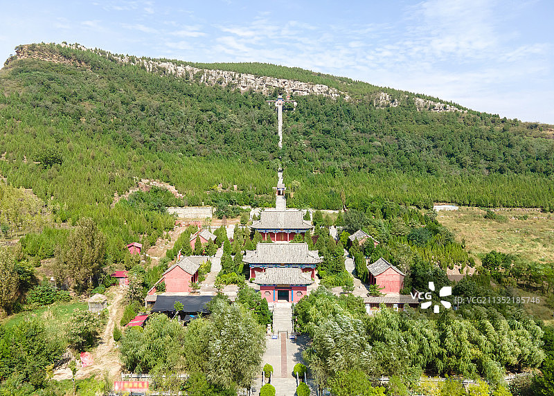 航拍山东新泰朝阳洞图片素材