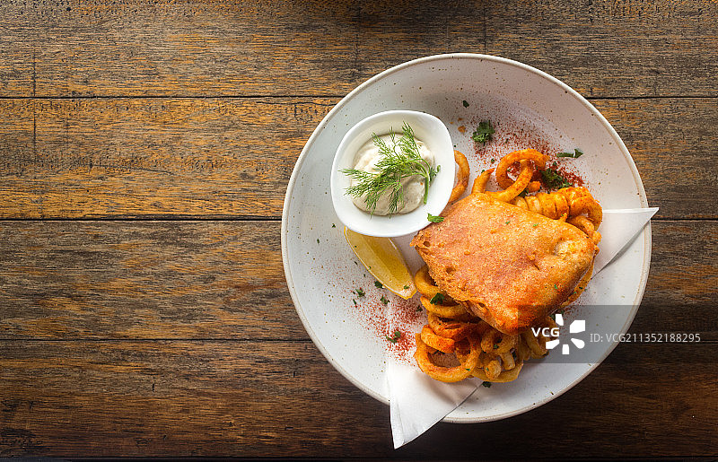 直接上方拍摄的食物在盘子上的桌子图片素材