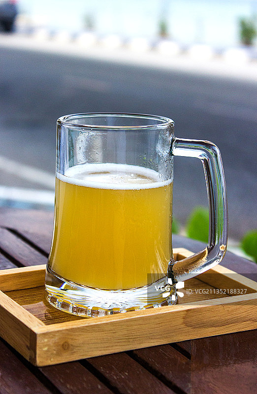 桌上饮料的特写镜头图片素材