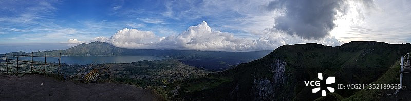 印度尼西亚巴厘岛金塔马尼山脉全景图片素材