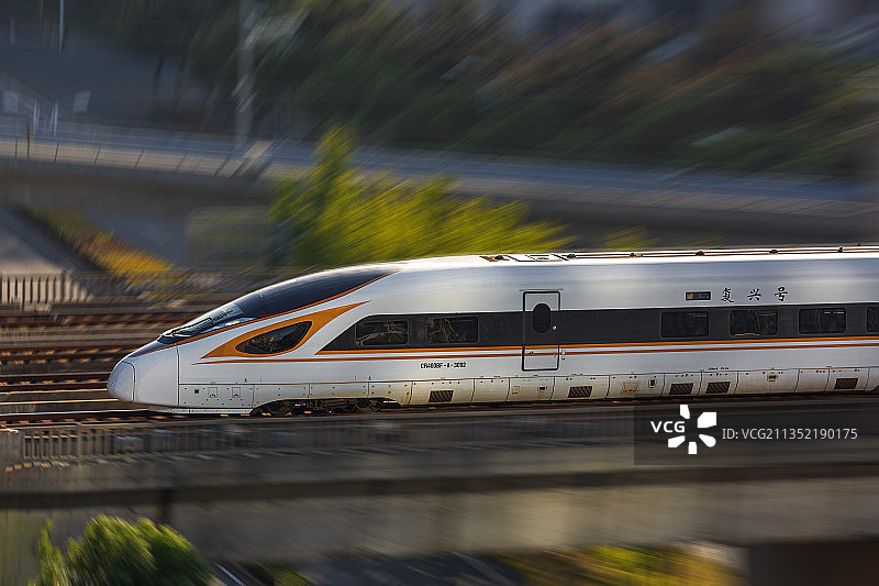 中国江苏省无锡市高铁东站复兴号高铁图片素材