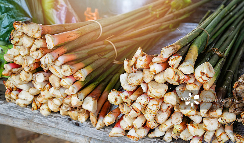 市场摊位上出售的蔬菜特写图片素材