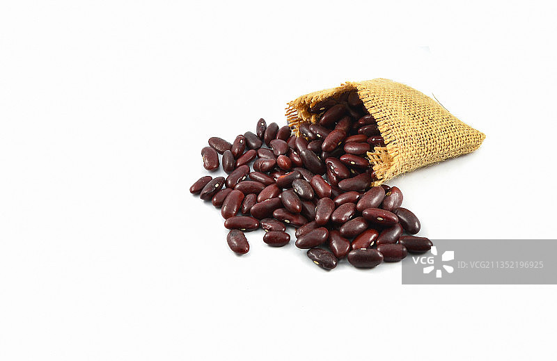 白色背景咖啡豆特写图片素材
