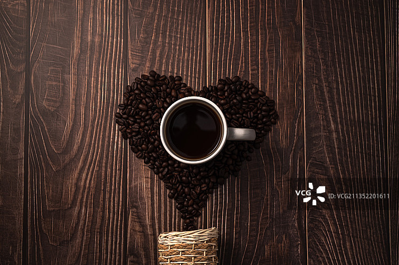 桌上咖啡杯的俯视图图片素材