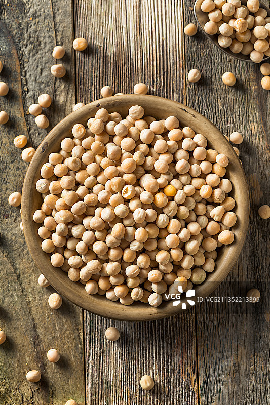碗中豆子的高角度视图图片素材