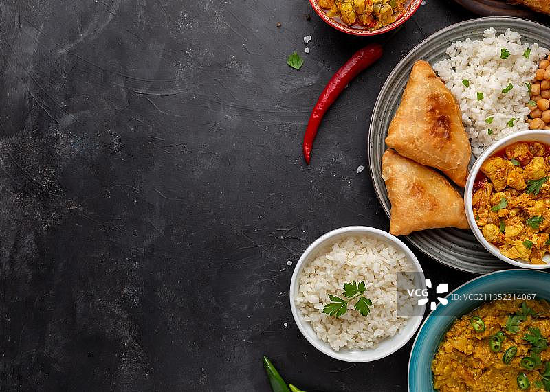 正上方的餐桌上的食物图片素材