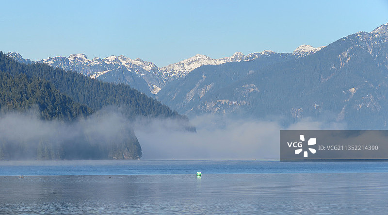 加拿大不列颠哥伦比亚省匹特湖海山风光图片素材