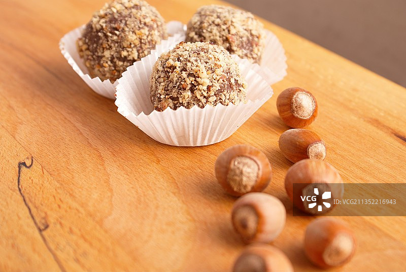 桌子上的玛芬蛋糕特写图片素材