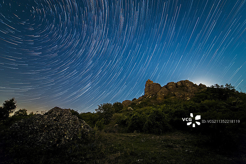 意大利佩萨罗和乌尔比诺省夜空星轨美景图片素材