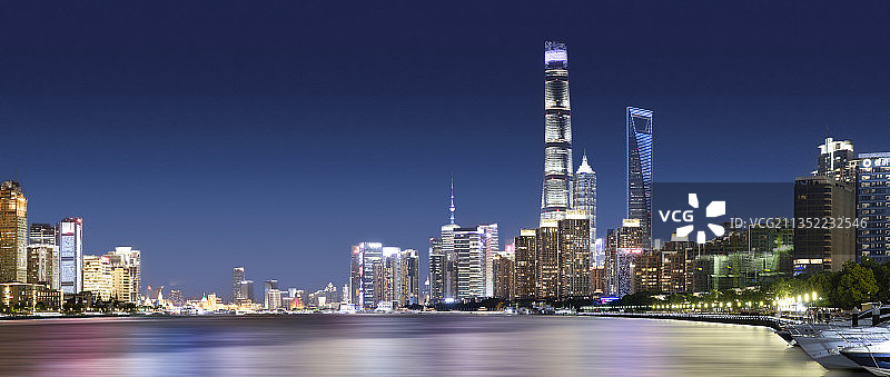 黄浦江两岸-塘桥视角图片素材