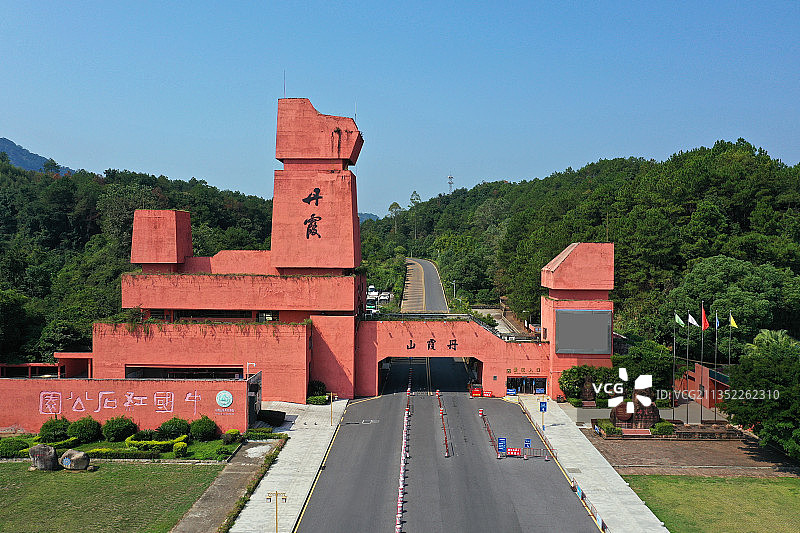 广东省韶关市仁化县中国红石公园丹霞山旅游风景区大门航拍图片素材