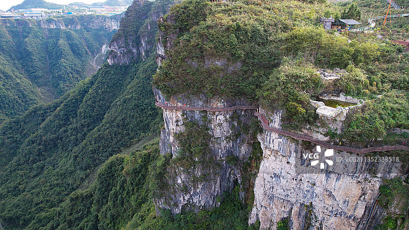 贵州省铜仁市万山特区朱砂古镇悬崖栈道图片素材