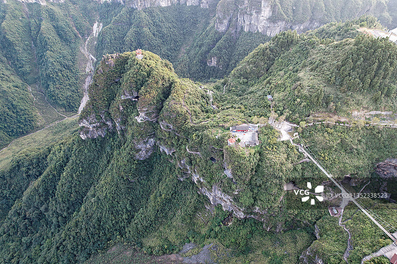 贵州省铜仁市万山特区朱砂古镇悬崖栈道图片素材
