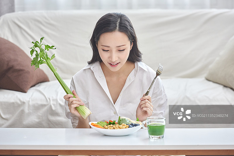 女士，纯素食，素食，保健，饮食，芹菜，排毒，微笑图片素材