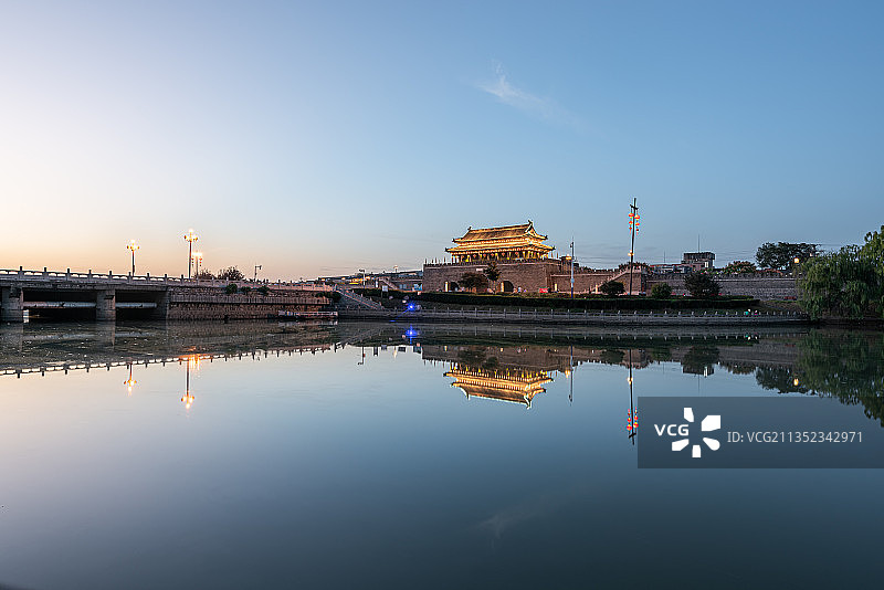 寿县古城城楼城墙夜景图片素材