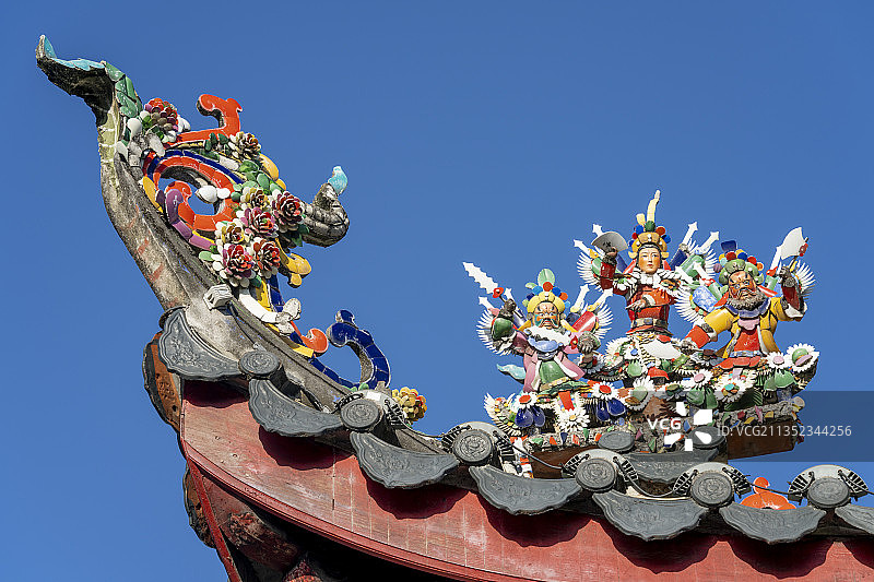 潮州古城天后宫屋顶嵌瓷艺术建筑特写图片素材
