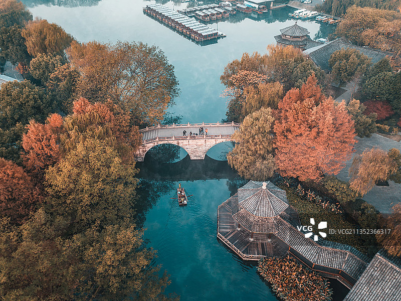 中国杭州西湖黛色参天秋天风光图片素材