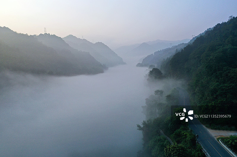 湖南省郴州资兴市东江湖国家级名胜风景区雾漫小东江航拍图片素材