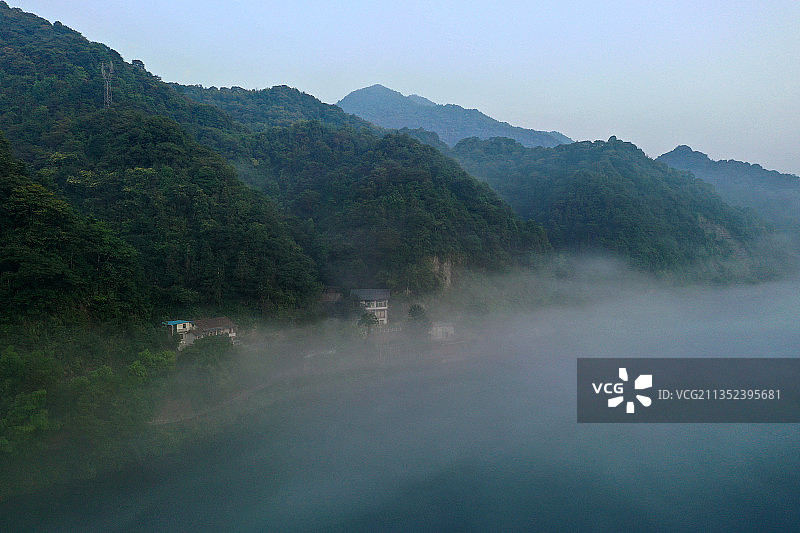 湖南省郴州资兴市东江湖国家级名胜风景区雾漫小东江航拍图片素材