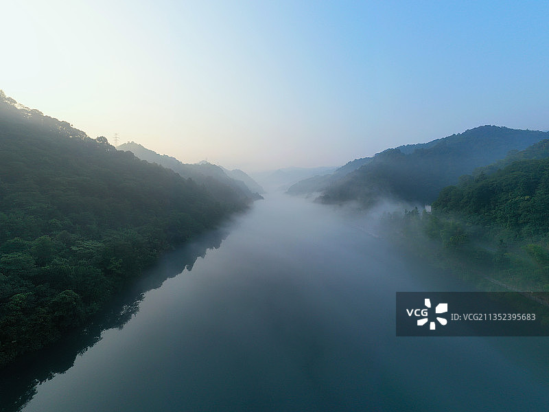 湖南省郴州资兴市东江湖国家级名胜风景区雾漫小东江航拍图片素材