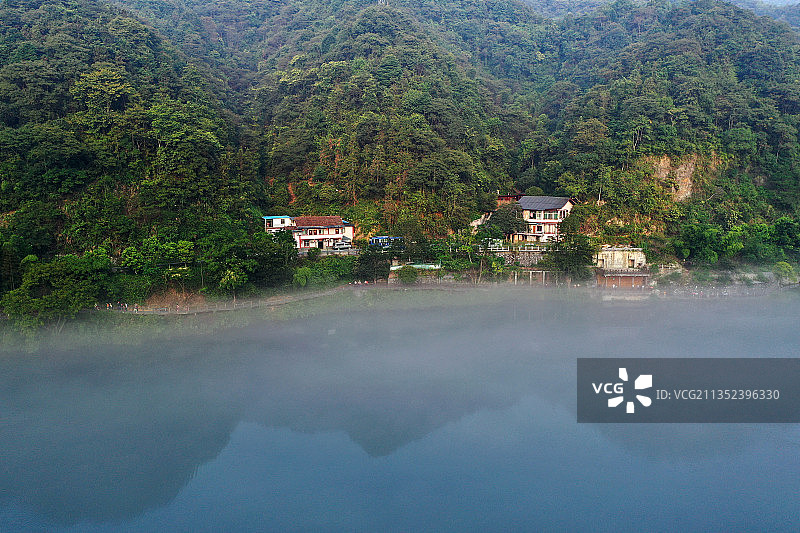 湖南省郴州资兴市东江湖国家级名胜风景区雾漫小东江航拍图片素材