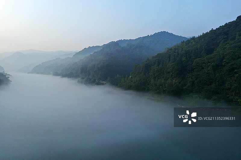 湖南省郴州资兴市东江湖国家级名胜风景区雾漫小东江航拍图片素材