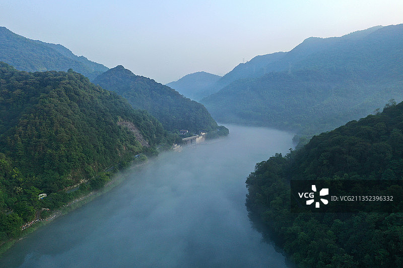 湖南省郴州资兴市东江湖国家级名胜风景区雾漫小东江航拍图片素材