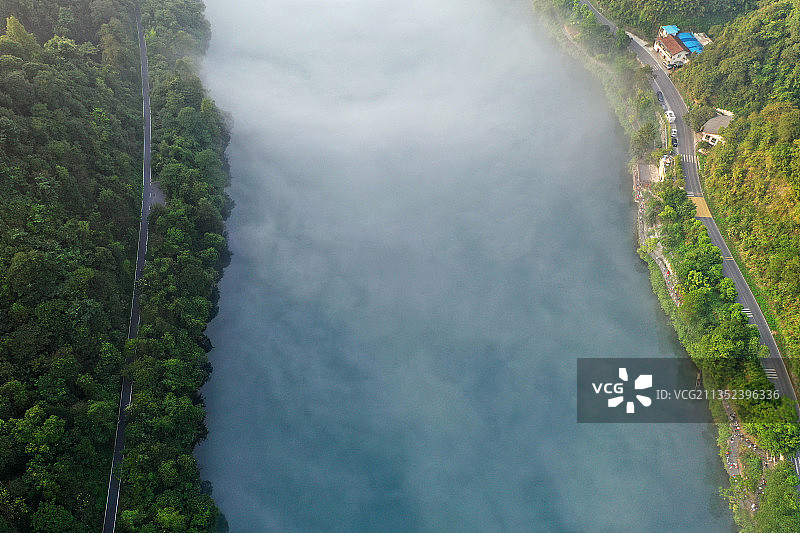 湖南省郴州资兴市东江湖国家级名胜风景区雾漫小东江航拍图片素材