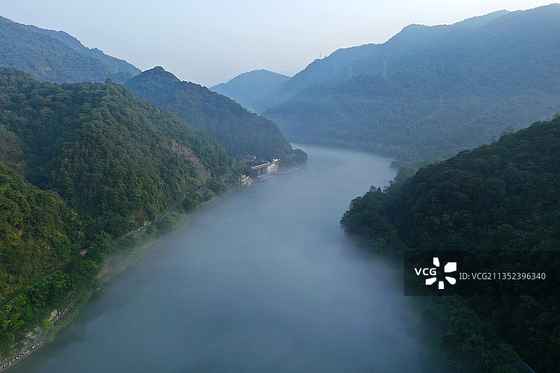 湖南省郴州资兴市东江湖国家级名胜风景区雾漫小东江航拍图片素材