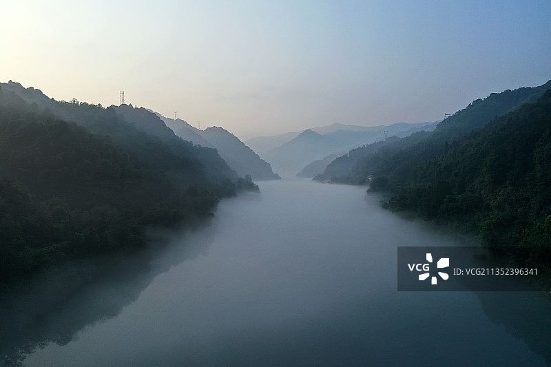 湖南省郴州资兴市东江湖国家级名胜风景区雾漫小东江航拍图片素材
