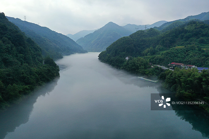 湖南省郴州资兴市东江湖国家级名胜风景区雾漫小东江航拍图片素材