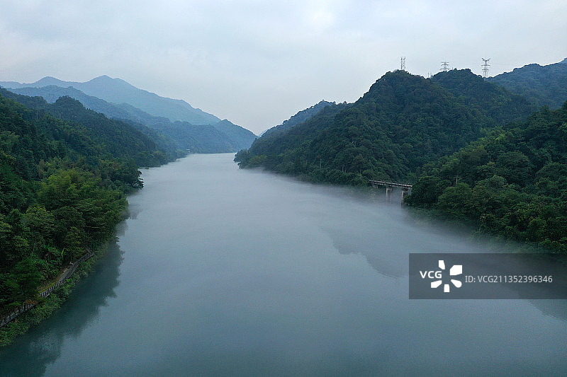 湖南省郴州资兴市东江湖国家级名胜风景区雾漫小东江航拍图片素材