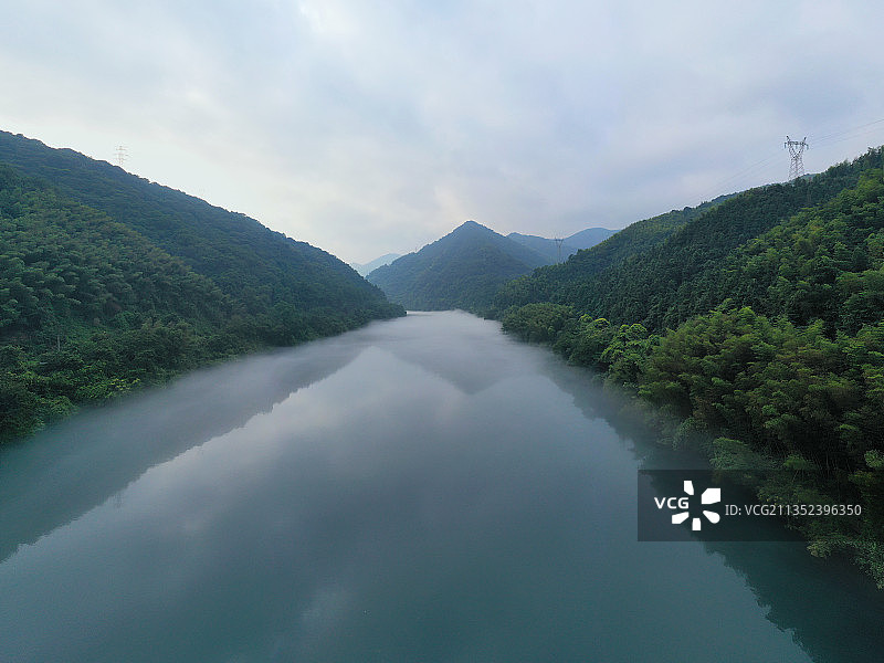 湖南省郴州资兴市东江湖国家级名胜风景区雾漫小东江航拍图片素材