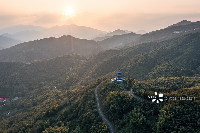河南信阳固始县西九华山林海日落航拍图片素材
