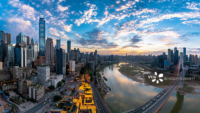重庆你好洪崖洞千厮门大桥蓝天白云晚霞高视角全景拼接图图片素材