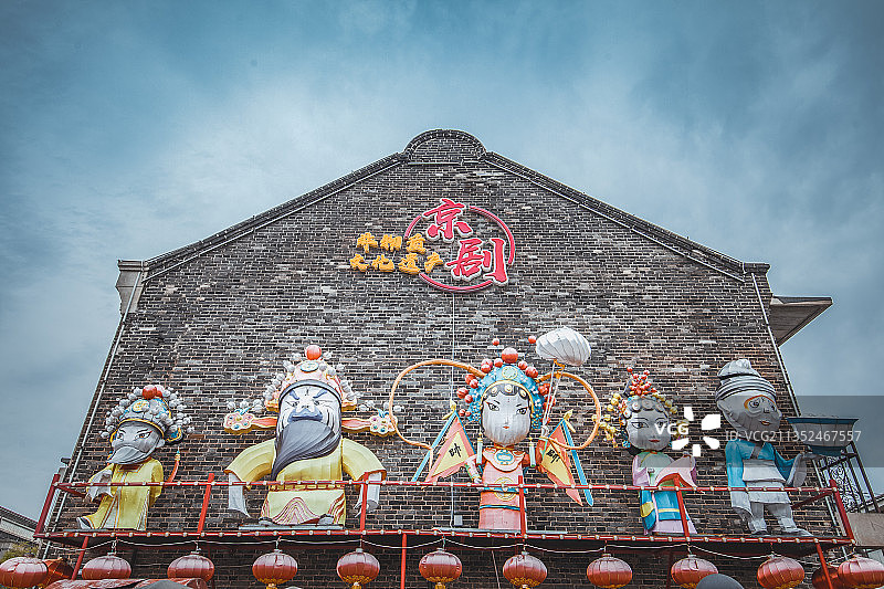 中国辽宁营口辽河老街非物质文化京剧雕塑图片素材