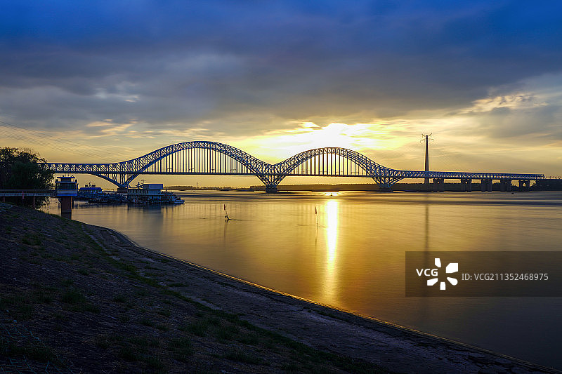 日落时分南京大胜关长江大桥（南京长江三桥）铁路桥风光图片素材