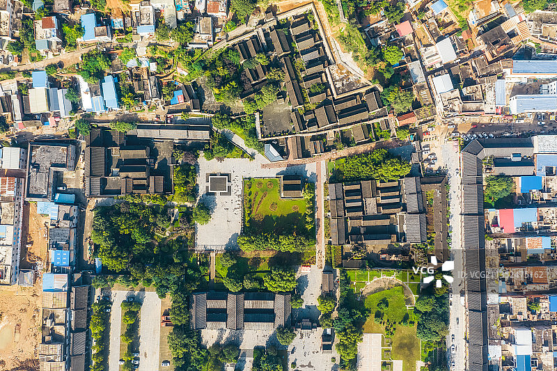 河南郑州巩义康百万庄园河洛康家夏季户外风光航拍正上方视角图片素材